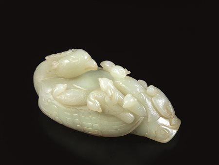 INTAGLIO, CINA, SECC. XIX-XX&nbsp;in giada bianca modellato nella forma di...