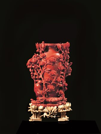 GRUPPO SCULTOREO, CINA FINE DINASTIA QING SEC. XIX&nbsp; in corallo rosso...