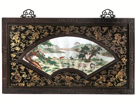 PANNELLO, CINA SEC. XIX&nbsp; in legno decorato&nbsp; con pipistrelli...