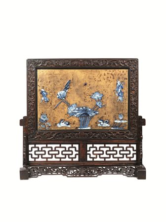 PARAFUOCO, CINA FINE SEC. XIX&nbsp; in legno decorato con placche in...