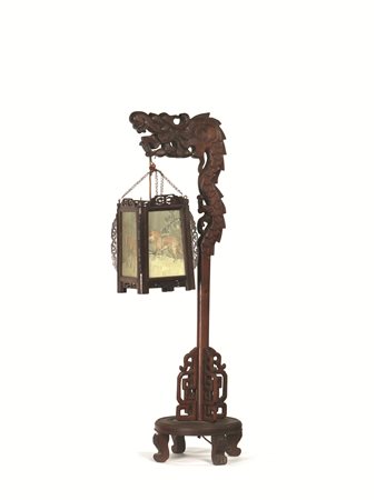 TRE LANTERNE CINA SEC. XIX-XX&nbsp; due in legno duro modellate nella...