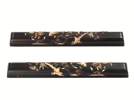 COPPIA DI FERMACARTE, CINA SEC. XIX in legno duro con applicazione di...