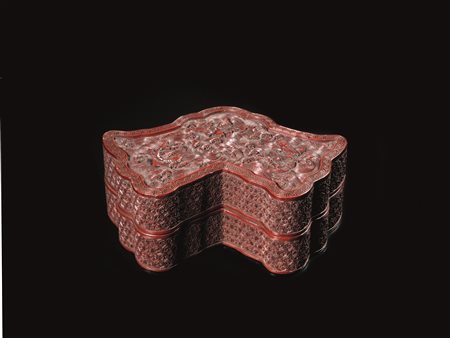 SCATOLA CON COPERCHIO CINA DINASTIA QING SEC. XIXin lacca rossa dalla forma...