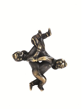 PICCOLO PESO, CINA SEC. XVIIIin bronzo modellato nella forma di due gemelli...