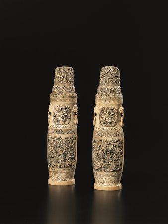 COPPIA&nbsp; DI VASI CON COPERCHIO, CINA SEC. XIX in avorio intagliato con...