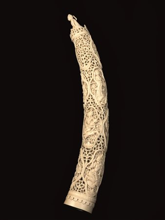 ZANNA AREA INDIANA SEC. XIX in avorio finemente intagliata e lavorata al...