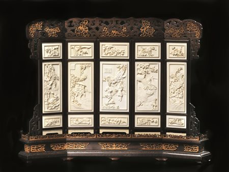 PARAVENTO CINA INIZI SEC. XX&nbsp; in legno a quattro ante decorate con...