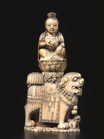 GRUPPO SCULTOREO CINA SEC. XVII-XVIII in avorio raffigurante guanyin assisa...