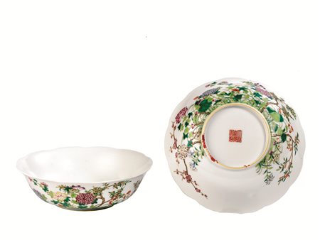 COPPIA DI PIATTI CINA SEC. XX PERIODO REPUBBLICA in porcellana policroma...