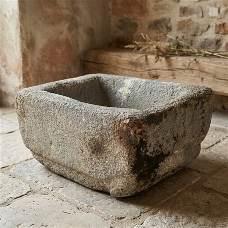 "Scifo" contenitore rettangolare in pietra lavica dell'Etna