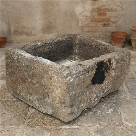 "Scifo" contenitore quadrato in pietra lavica dell'Etna