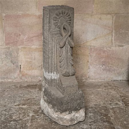 Cagnolo in pietra lavica, Sicily 18°  