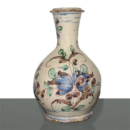 Vaso a bottiglia in maiolica di Caltagirone decorato a motivi floreali, Fine 18°  
