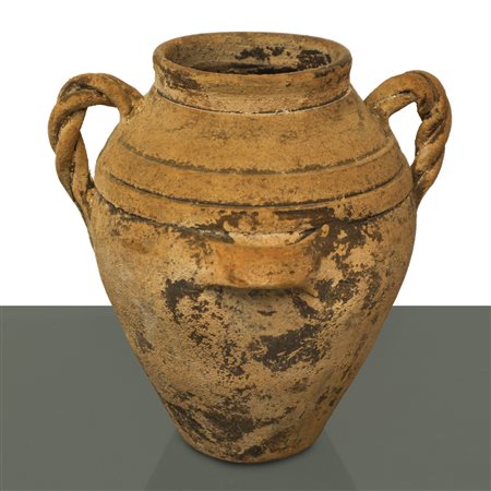 Piccola anfora rustica in terracotta e manganese con manici a treccia a foro inferiore per lo scarico, Primi 19°  