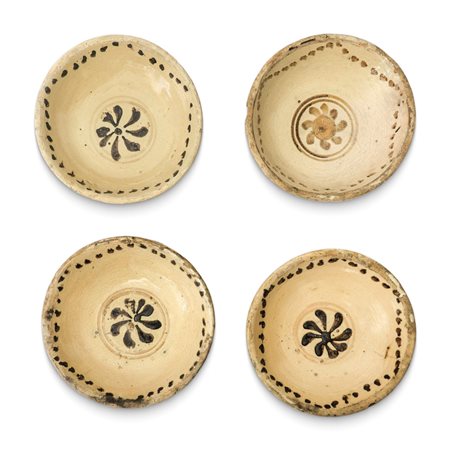 N°4 Fangotti conventuali in maiolica smaltata di Caltagirone con decoro a rosario in manganese