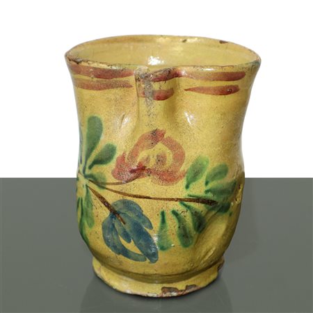 Cannata in maiolica di Caltagirone con fiori policromi dipinti al fronte, Primi 20°  