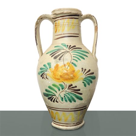 Quartara in maiolica di Caltagirone con fiore policromo dipinto al fronte, 1884