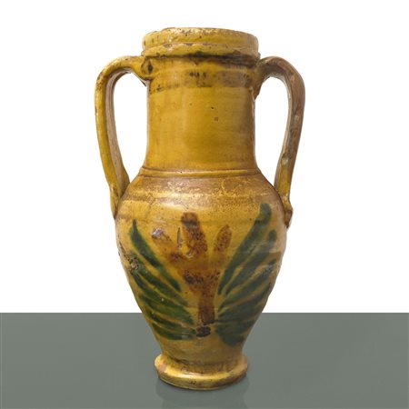 Quartara in maiolica di Caltagirone a pasta gialla con decoro policromo sul fronte