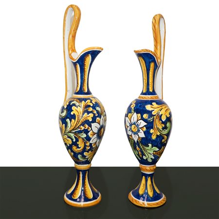 Salvatore Iudici (Caltagirone)  - Coppia di anfore con manico in maiolica di Caltagirone, 20°  