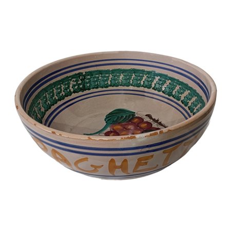 Ciotola per spaghettata in maiolica policroma con disegno di grappolo all'interno, 20°  