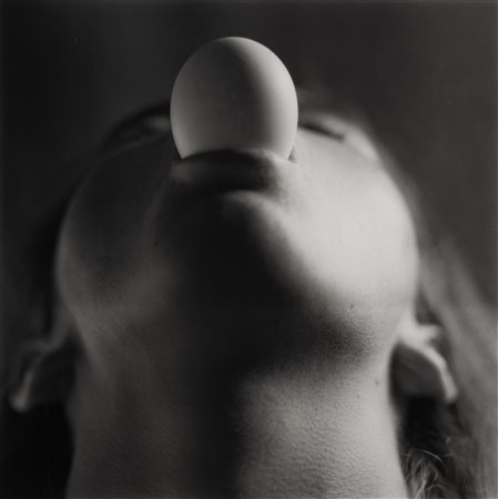 Mario Cravo Neto (1947 - 2009)  - Lua with egg 2 - Homage to Brancusi, 1992
