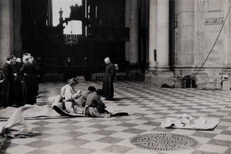 Henri Cartier-Bresson (1908 - 2004)  - Senza titolo (Funerali di Winston Churchill), 1965