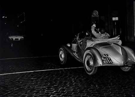 Tazio Secchiaroli (1925 - 1998)  - I fotografi inseguono la Cadillac di Ava Gardner, 1958