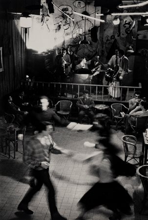Ugo Mulas (1928 - 1973)  - Senza titolo (Locale notturno "Caminati", Milano), 1964