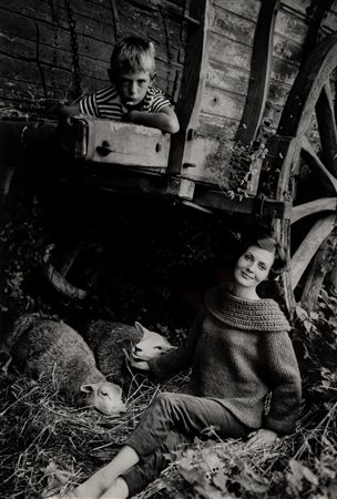 Frank Horvat (1928 - 2020)  - Senza titolo (abito Nina Ricci), 1960s