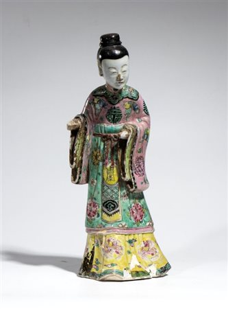 
Figura in porcellana famille verte, Cina, dinastia Qing, XVIII secolo 
 Altezza cm 30,5