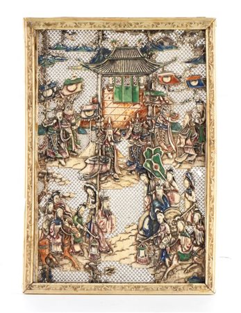  
Una raffinata placca  dipinta, scolpita e incisa con scena di corte, militari, processione o episodio storici leggendari. Cina, dinastia Qing, XIX secolo 
 Altezza cm 29; larghezza cm 20