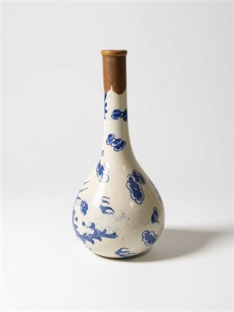  
A blue and white 'dragon' vase, China for the South Asia market, fineXIX-inizio XX 
 Altezza cm 16; diametro cm 9