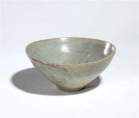  
Ciotola a smalto celadon. Corea, XX secolo 
 Altezza cm 9; diametro cm 17