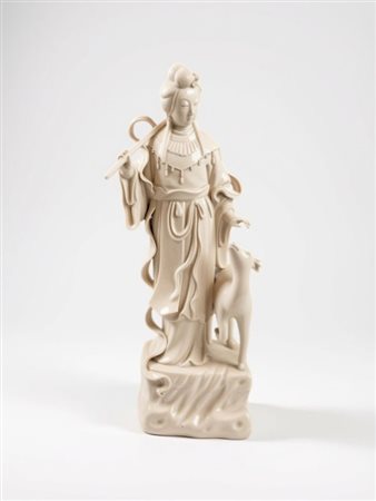  
Figura in porcellana Dehua "Blanc de China" raffigurante la dea della longevità e dell’immortalità, Cina, XX secolo 
 Altezza cm 26,5; larghezza cm 12; profondità cm 6,5