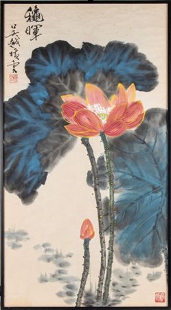  
Dipinto raffigurante fiori di loto , inchiostro e colore su carta. Cina, XX secolo 
 Altezza cm 94; larghezza cm 52