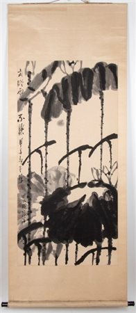  
Cui Zifan (1915-2011)  "Lotus" dipinto a inchiostro su carta montato su rotolo verticale, Cina, XX secolo 
 Altezza cm 198; larghezza cm 80