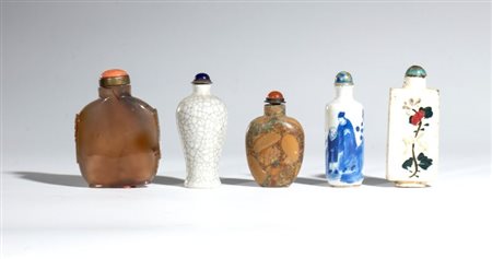  
Gruppo di cinque tabacchiere. Cina, XIX-XX secolo 
 La piu grande altezza cm 8,5