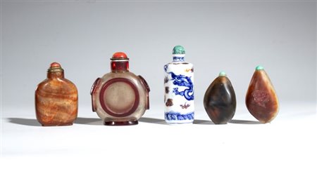  
Gruppo di cinque tabacchiere. Cina, XIX-XX secolo 
 La piu grande altezza cm 9