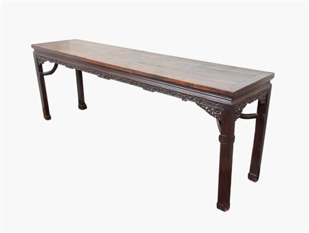  
Grande tavolo per la calligrafia cinese. Cina, XX secolo 
 Altezza cm 84; larghezza cm 242; profondità cm 51