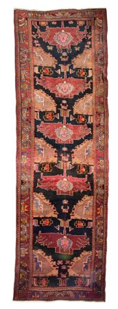  
Tappeto. Asia centrale, XX secolo 
 Altezza cm 370; larghezza cm 115