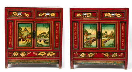  
Rara coppia di mobili di design cinesi Cina, Mongolia interna, Rivoluzione Culturale.
 Altezza cm 100; lunghezza. cm 94 larghezza cm 50 