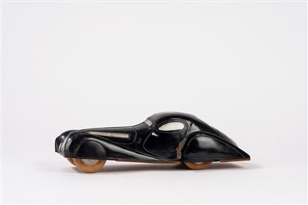 A.N.I. (autore non identificato) - Auto futuristica in bachelite, 1930s