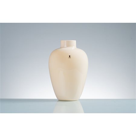 VENINI, Vaso della serie “Opalino” in vetro