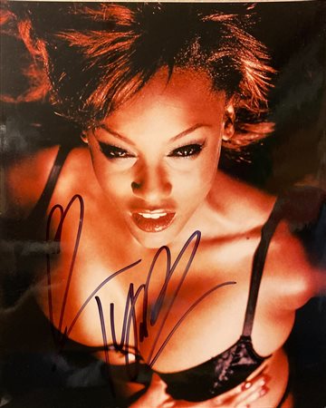 Tyra Banks signed photo