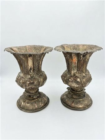 Coppia di Vasi in Metallo Argentato in Stile Rococò Revival, Fine XIX - Inizio XX Secolo