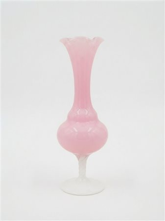 Vaso a stelo in vetro opale rosa italiano del XX secolo