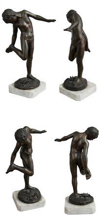 Scultura in bronzo di fanciullo con granchio su base in marmo, cm 34