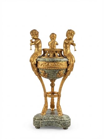 Cassoletta tripode monumentale in bronzo dorato e marmo verde macchiato di bianco stile Luigi XVI