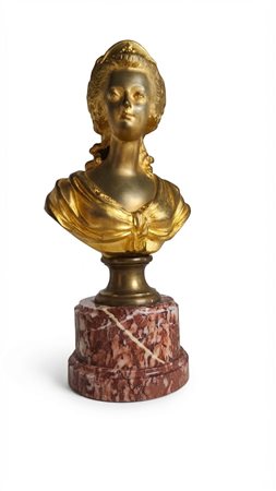 Busto femminile in metallo dorato su base in marmo rosso venato