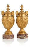 Coppia di vasi ornamentali a cratere in bronzo dorato su basi in marmo 36x13